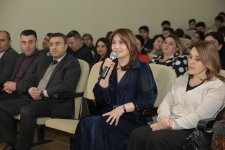 Как создать захватывающий детектив: встреча с писателем Мушфигом Аббасовым (ФОТО)