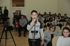 Как создать захватывающий детектив: встреча с писателем Мушфигом Аббасовым (ФОТО)