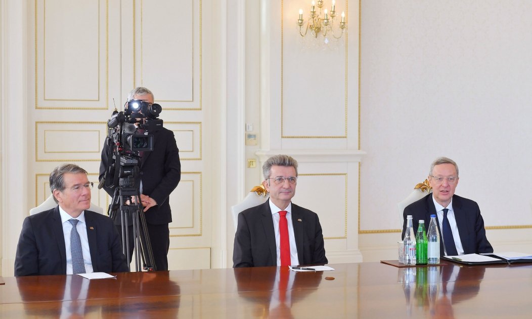 Президент Ильхам Алиев принял делегацию, возглавляемую председателем Восточного комитета немецкой экономики Михаэлем Хармсом (ФОТО/ВИДЕО)
