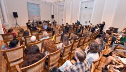 Азербайджанские исполнители в национальной одежде в преддверии праздника Новруз (ФОТО)