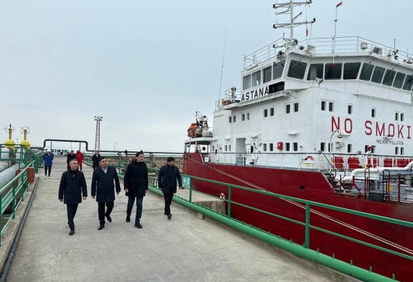 Head of Kazakhstan's KazMunayGas views work of oil terminals in Azerbaijan's Baku