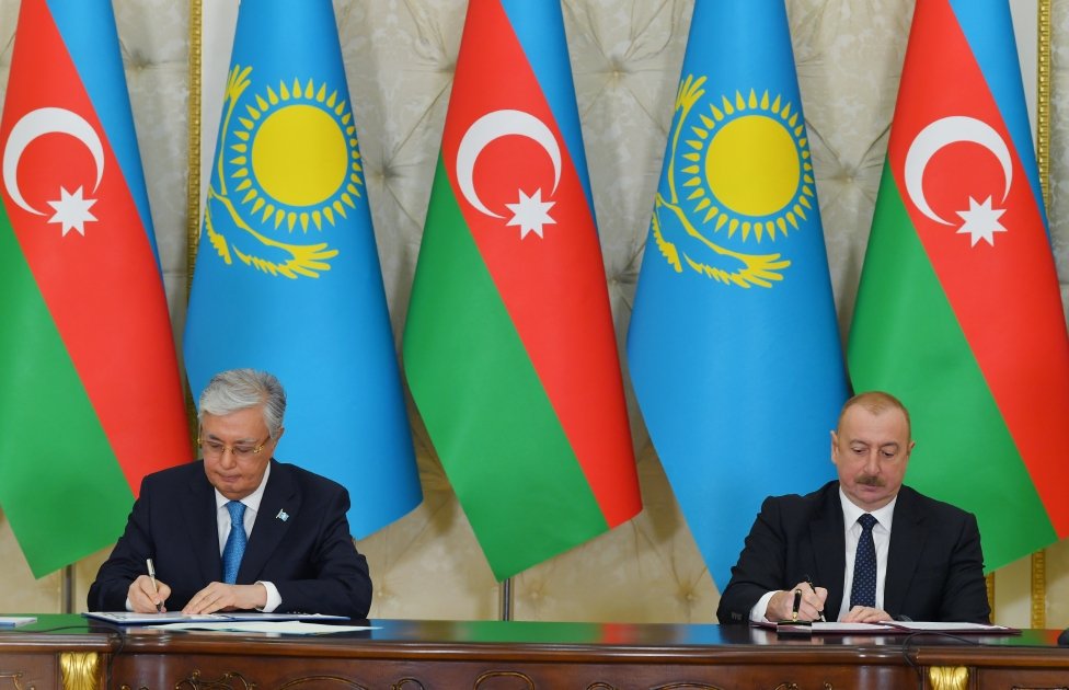 Azerbaijan, Kazakhstan sign documents (PHOTO/VIDEO)