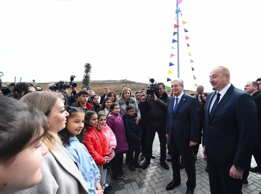 Президент Ильхам Алиев и Президент Касым-Жомарт Токаев приняли участие в церемонии открытия Центра детского творчества имени Курмангазы в Физули (ФОТО/ВИДЕО)
