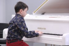 В школе искусств имени Вагифа Мустафазаде представлены выставка и концерт памяти Мастера (ВИДЕО, ФОТО)