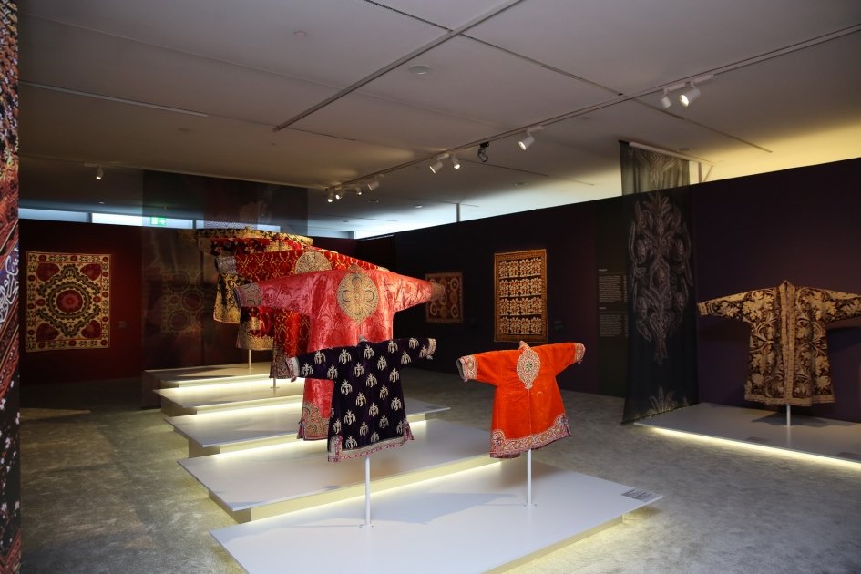 First VP Mehriban Aliyeva and Assistant to President of Uzbekistan Saida Mirziyoyeva attend opening ceremony of “Heritage in Stitches: A Journey Through Embroidery and Sewing Traditions of Uzbekistan” exhibition at Heydar Aliyev Center (PHOTO/VIDEO)