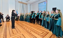 Национальная одежда, вечерние платья и смокинги - одним вечером в Баку (ФОТО)