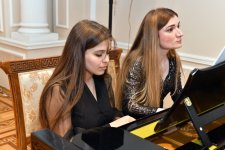 Национальная одежда, вечерние платья и смокинги - одним вечером в Баку (ФОТО)