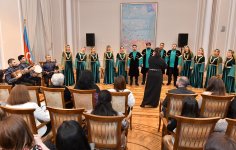 Национальная одежда, вечерние платья и смокинги - одним вечером в Баку (ФОТО)