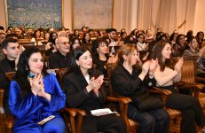 Национальная одежда, вечерние платья и смокинги - одним вечером в Баку (ФОТО)