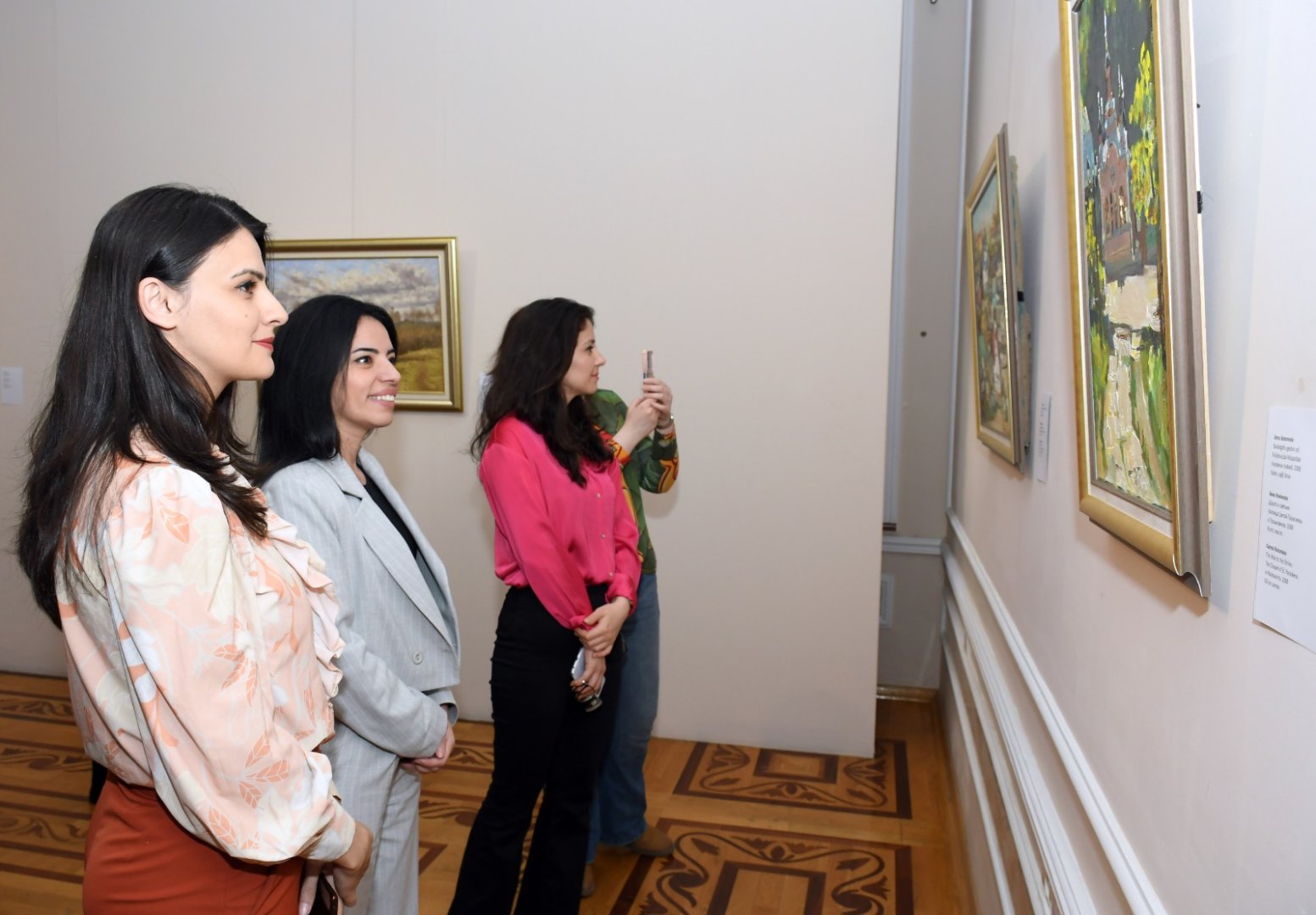 Красота природы и любовь к родному краю. В Баку открылась выставка "Беларусь глазами художников" (ФОТО)