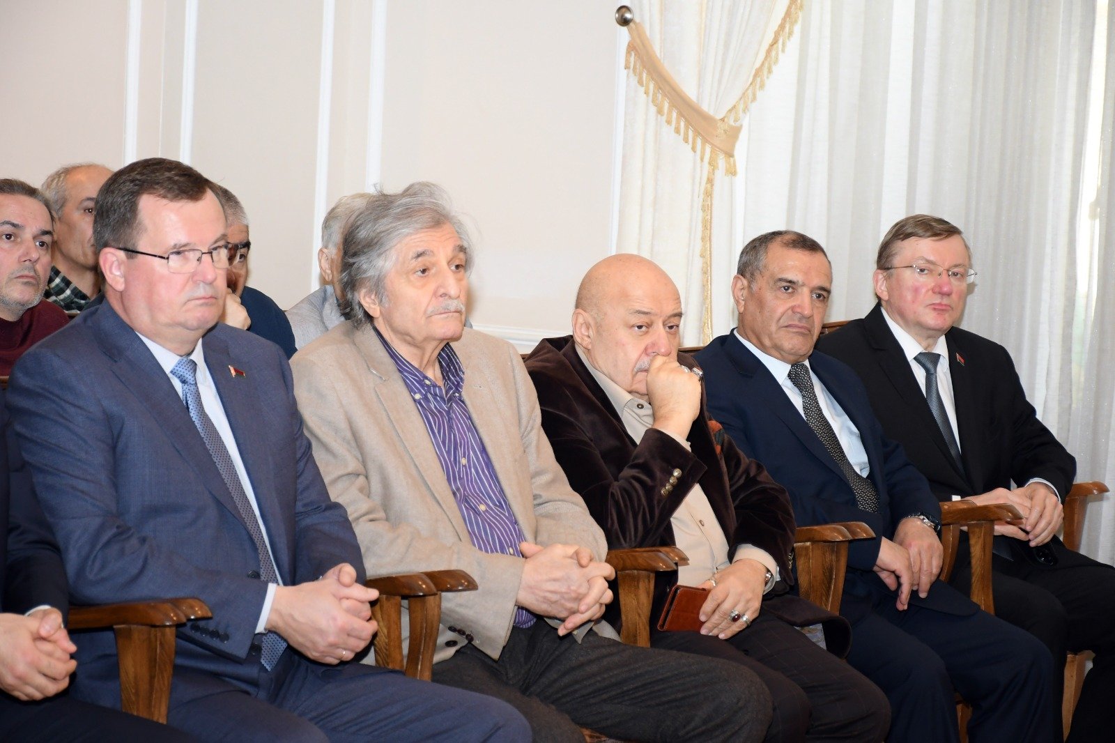 Красота природы и любовь к родному краю. В Баку открылась выставка "Беларусь глазами художников" (ФОТО)