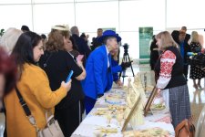 В рамках Дней культуры Беларуси в Азербайджане прошла выставка банеров и работ народных умельцев (ФОТО)