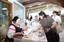 В рамках Дней культуры Беларуси в Азербайджане прошла выставка банеров и работ народных умельцев (ФОТО)