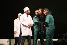 Премьера Бакинского муниципального театра: от инопланетян до Шекспира, или Однажды в психбольнице (ФОТО)