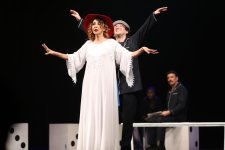 Премьера Бакинского муниципального театра: от инопланетян до Шекспира, или Однажды в психбольнице (ФОТО)