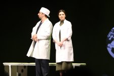 Премьера Бакинского муниципального театра: от инопланетян до Шекспира, или Однажды в психбольнице (ФОТО)