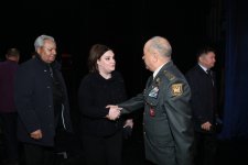 Премьера Бакинского муниципального театра: от инопланетян до Шекспира, или Однажды в психбольнице (ФОТО)