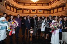 Премьера Бакинского муниципального театра: от инопланетян до Шекспира, или Однажды в психбольнице (ФОТО)