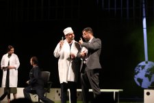 Премьера Бакинского муниципального театра: от инопланетян до Шекспира, или Однажды в психбольнице (ФОТО)