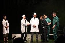 Премьера Бакинского муниципального театра: от инопланетян до Шекспира, или Однажды в психбольнице (ФОТО)