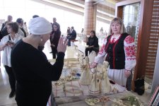В рамках Дней культуры Беларуси в Азербайджане прошла выставка банеров и работ народных умельцев (ФОТО)