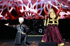 Перед свадьбой азербайджанец и белорусска выразили свою любовь в танце Naz eləmə (ВИДЕО, ФОТО)