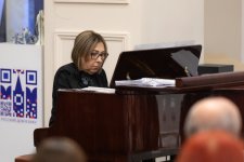 Он меняет голос как костюмы… В Баку прошел концерт уникального вокалиста Ильхама Назарова (ФОТО)