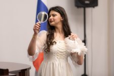 Он меняет голос как костюмы… В Баку прошел концерт уникального вокалиста Ильхама Назарова (ФОТО)