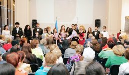 Он меняет голос как костюмы… В Баку прошел концерт уникального вокалиста Ильхама Назарова (ФОТО)