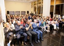 Он меняет голос как костюмы… В Баку прошел концерт уникального вокалиста Ильхама Назарова (ФОТО)