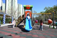 Another yard newly improved in Baku with participation of Vice President of Heydar Aliyev Foundation Leyla Aliyeva handed over to residents (PHOTO)