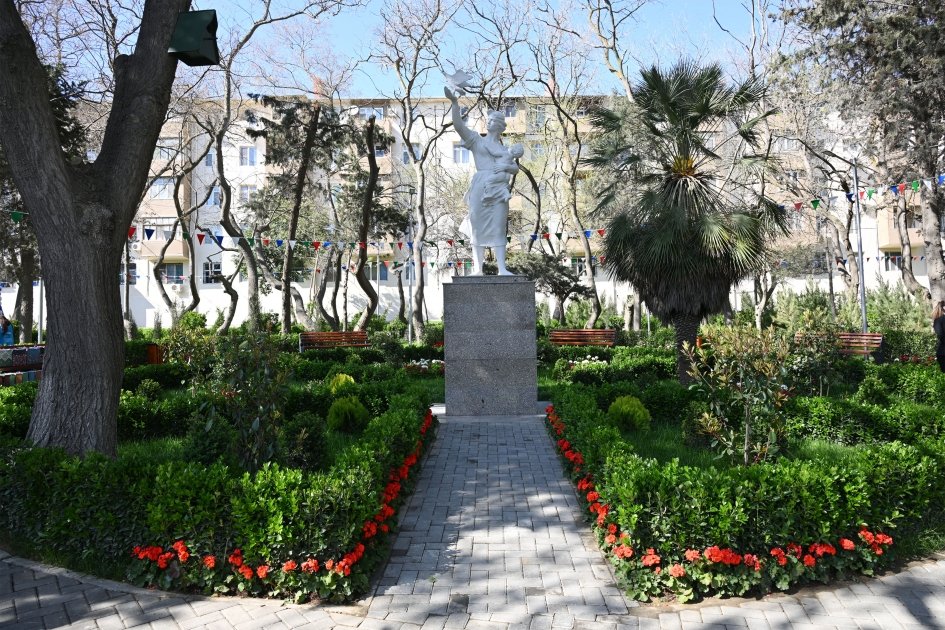 Another yard newly improved in Baku with participation of Vice President of Heydar Aliyev Foundation Leyla Aliyeva handed over to residents (PHOTO)