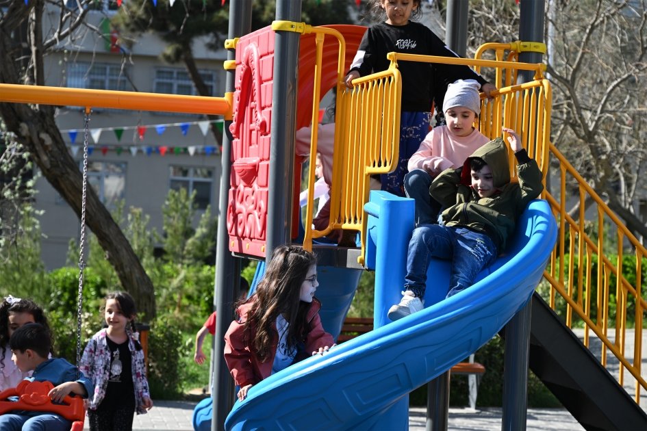 Another yard newly improved in Baku with participation of Vice President of Heydar Aliyev Foundation Leyla Aliyeva handed over to residents (PHOTO)