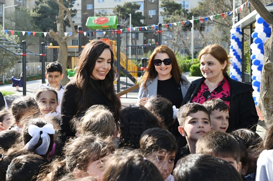Another yard newly improved in Baku with participation of Vice President of Heydar Aliyev Foundation Leyla Aliyeva handed over to residents (PHOTO)