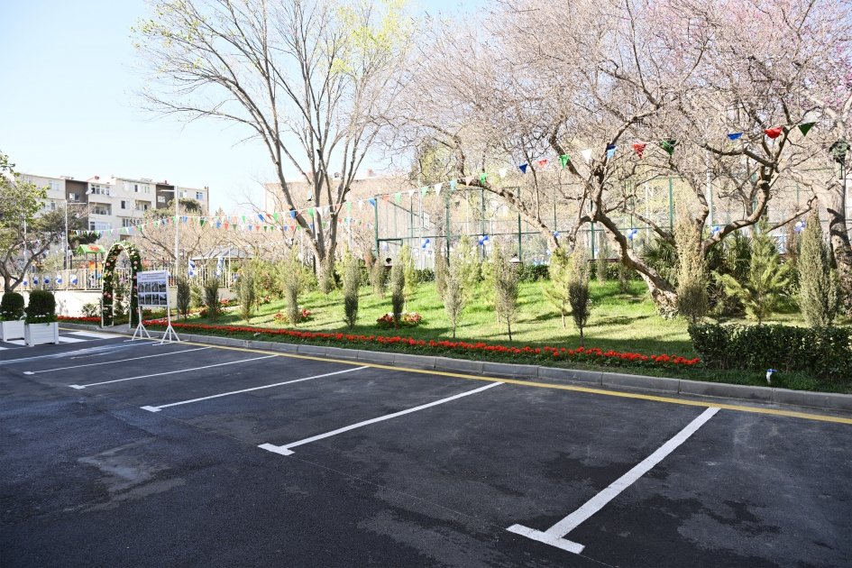 Another yard newly improved in Baku with participation of Vice President of Heydar Aliyev Foundation Leyla Aliyeva handed over to residents (PHOTO)
