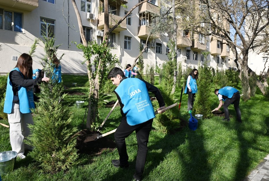 Another yard newly improved in Baku with participation of Vice President of Heydar Aliyev Foundation Leyla Aliyeva handed over to residents (PHOTO)