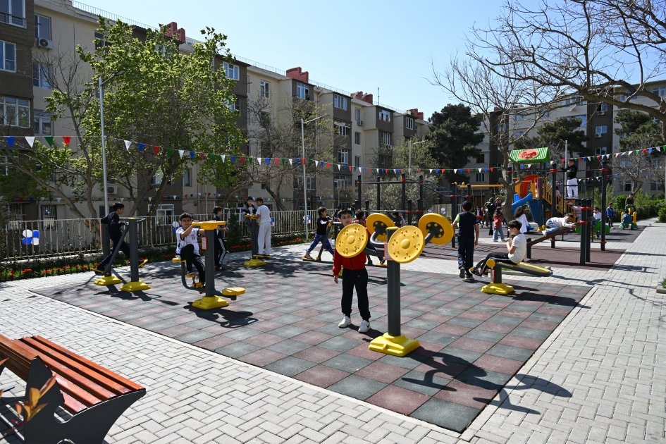 Another yard newly improved in Baku with participation of Vice President of Heydar Aliyev Foundation Leyla Aliyeva handed over to residents (PHOTO)