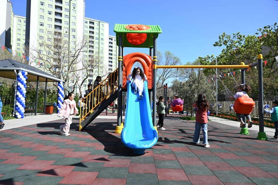 Another yard newly improved in Baku with participation of Vice President of Heydar Aliyev Foundation Leyla Aliyeva handed over to residents (PHOTO)