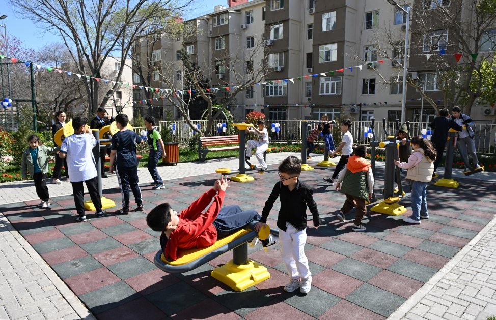 Another yard newly improved in Baku with participation of Vice President of Heydar Aliyev Foundation Leyla Aliyeva handed over to residents (PHOTO)
