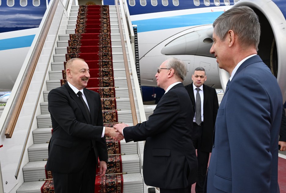 Президент Ильхам Алиев прибыл с рабочим визитом в Россию (ФОТО/ВИДЕО)