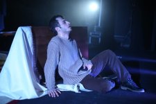 "Песню надежды" показали в Баку: история юноши, спавшего семью из-под завалов  (ФОТО)