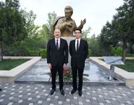 Президент Ильхам Алиев и Президент Садыр Жапаров приняли участие в церемонии открытия памятника Чингизу Айтматову в Баку (ФОТО)