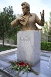 Президент Ильхам Алиев и Президент Садыр Жапаров приняли участие в церемонии открытия памятника Чингизу Айтматову в Баку (ФОТО)