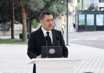 Президент Ильхам Алиев и Президент Садыр Жапаров приняли участие в церемонии открытия памятника Чингизу Айтматову в Баку (ФОТО)