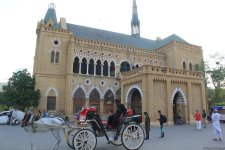 Путешествие из Баку в Карачи – любуйтесь деньгами, расписные автобусы, достопримечательности (ФОТО, часть 1)