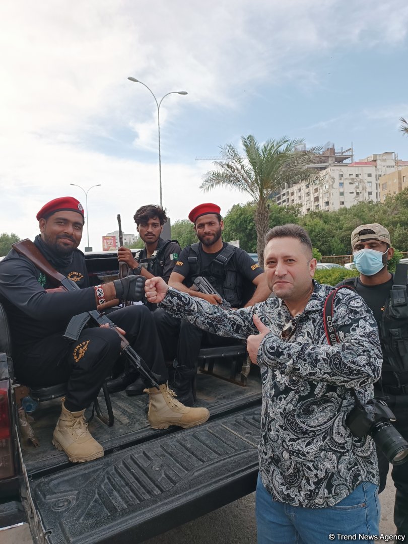 Путешествие из Баку в Карачи – любуйтесь деньгами, расписные автобусы, достопримечательности (ФОТО, часть 1)