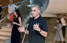 Скрытое и явное: в Баку открылась выставка работ заслуженного художника Азербайджана Мамеда Мустафаева (ФОТО)