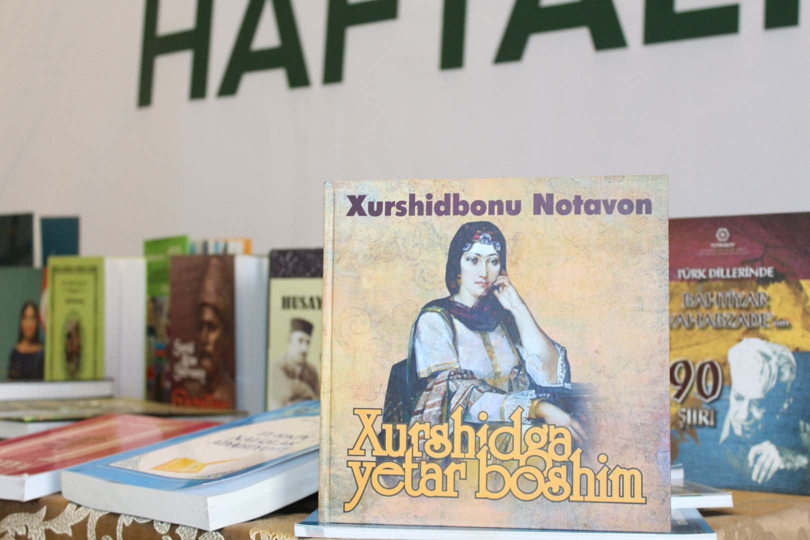 В Ташкенте в рамках "Недели книг" представлены азербайджанские издания (ФОТО)