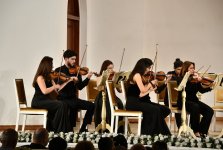 Дивный мир музыки - концерт Мурада Адыгезалзаде и Дмитрия Ситковецкого в Баку (ФОТО)