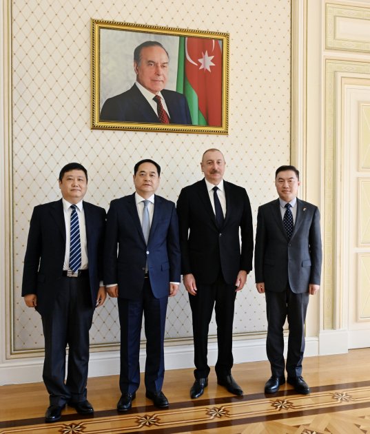 President Ilham Aliyev receives President of Chinese People's Association for Friendship with Foreign Countries (PHOTO)